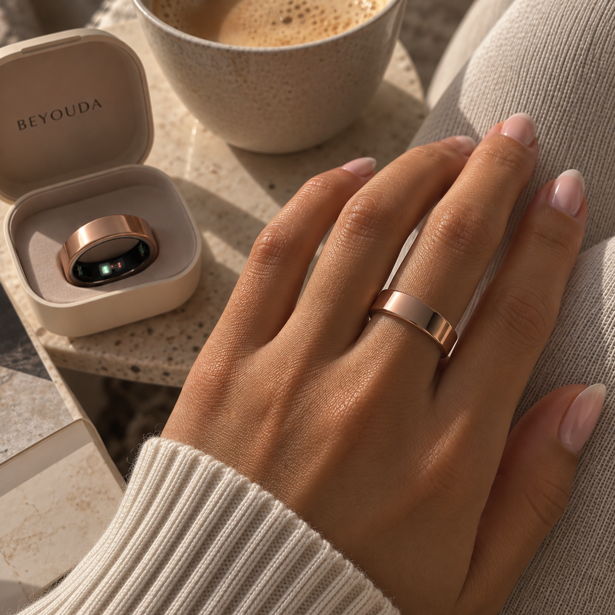 Beyouda in rose gold, worn, with its case